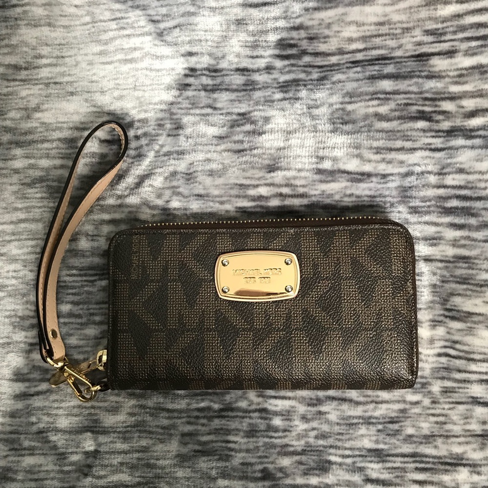 Michael Kors Jet Set Zip Around Wallet Wristlet